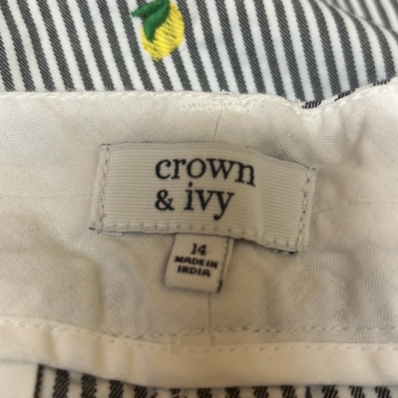 ☀️2/$25 Crown & Ivy shorts w/ lemon embroidered - Picture 7 of 7